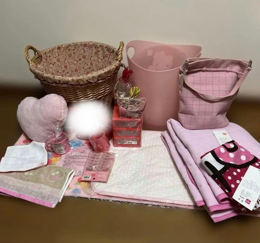 サンリオハローキティ ⭐︎お部屋明るくなってウキウキ❣️グッズアイテム⭐︎ピンク14点