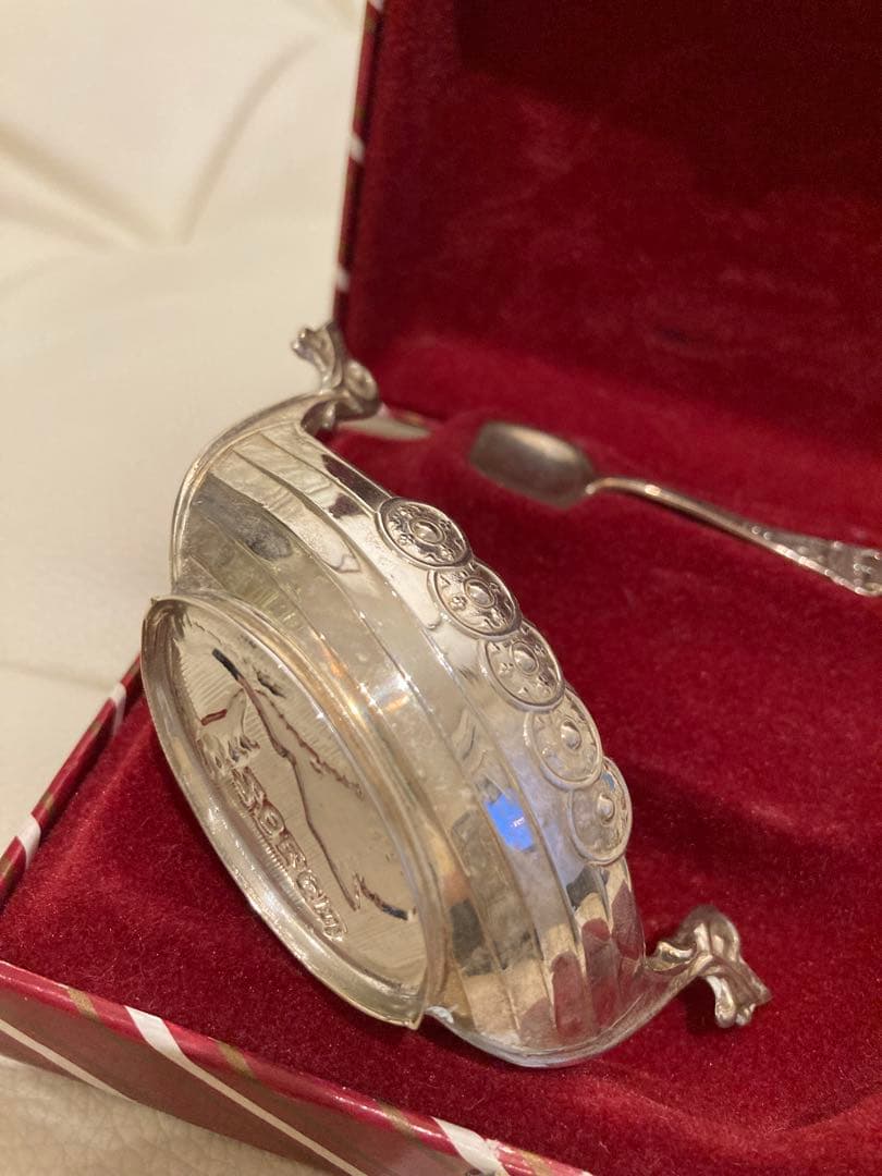 銀製バイキング船型容器とスプーン