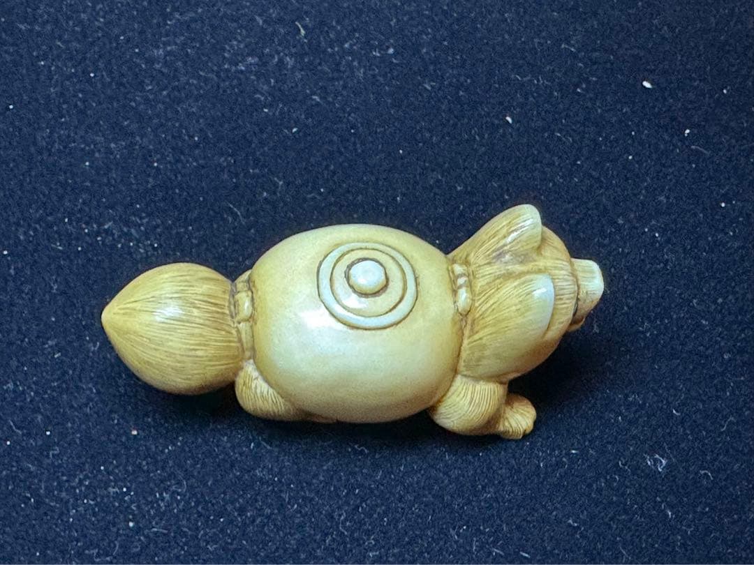 極上　根付　狸　彫刻 置物　細密細工　骨董　アンティーク　在銘