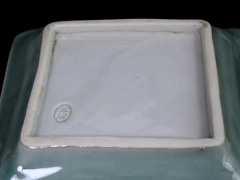 渋草焼　青磁　陽刻　巾着に桜の図　五陶　四方角皿　F348AS-fbuk