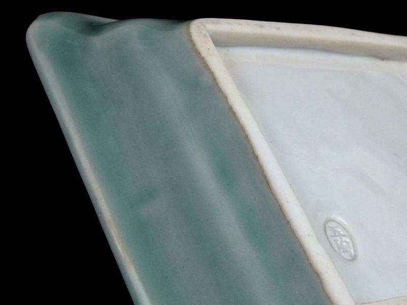 渋草焼　青磁　陽刻　巾着に桜の図　五陶　四方角皿　F348AS-fbuk