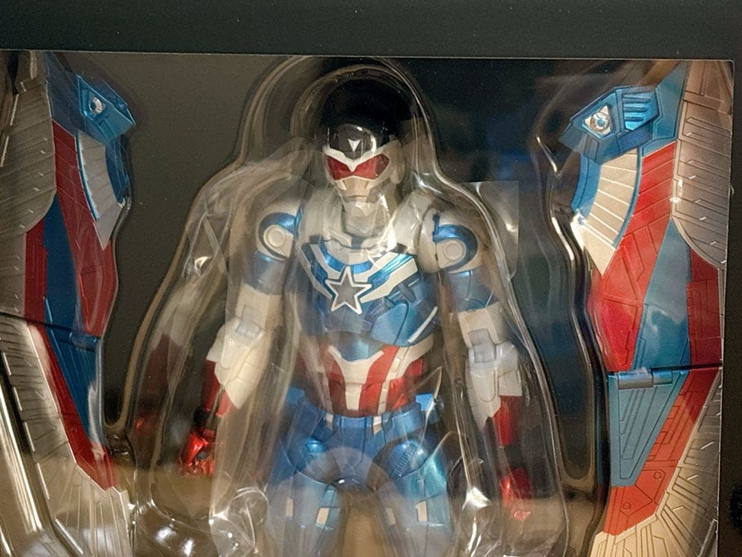 未開封　ファイティングアーマー キャプテン・アメリカ Sam Wilson