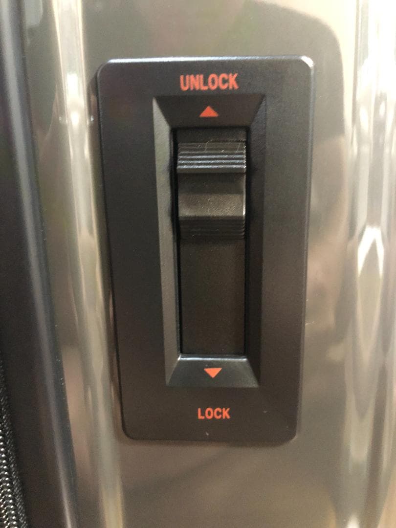 展示品 ブリーフィング キャリーケース 34L TSAロック 4輪 H-34F