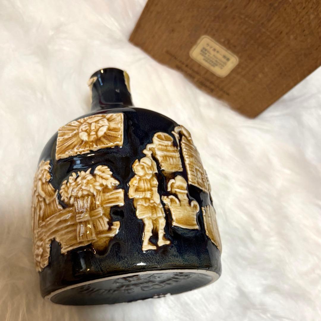 【充電不安＊＊】サントリー ザ ウイスキー 760ml 有田焼 陶器ボトル