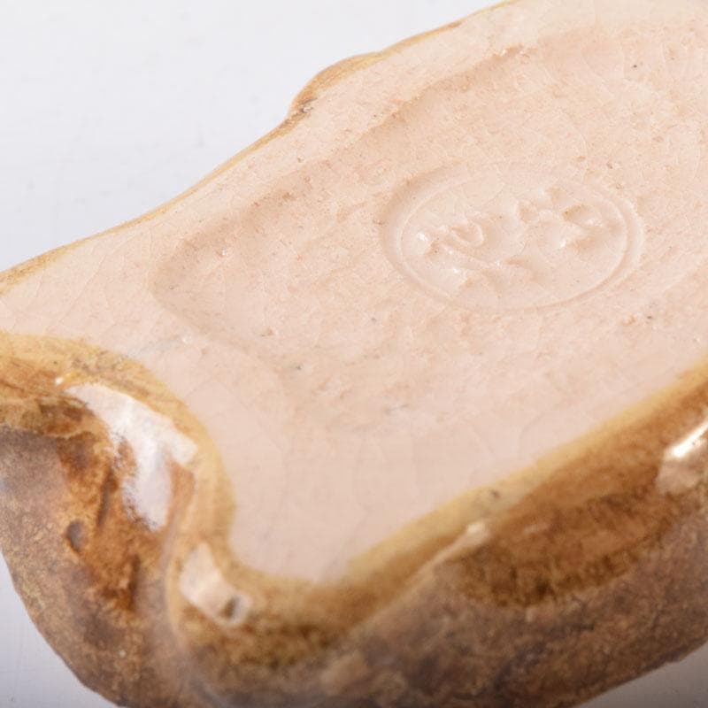 茶道具　楽焼　伊東桂楽作　旦入写　牛　香合　共箱　V　7477