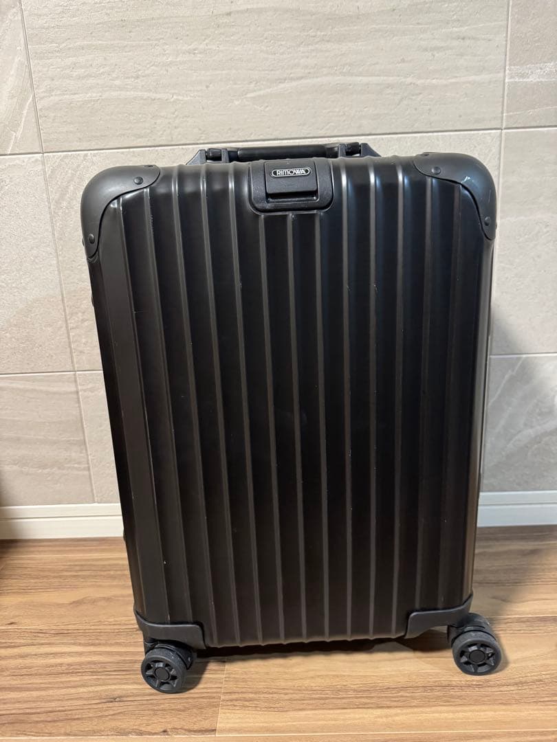 美品 リモワ トパーズ ステルス 34L 機内持ち込み 4輪 TSAロック