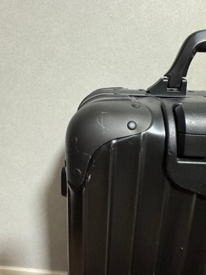 美品 リモワ トパーズ ステルス 34L 機内持ち込み 4輪 TSAロック