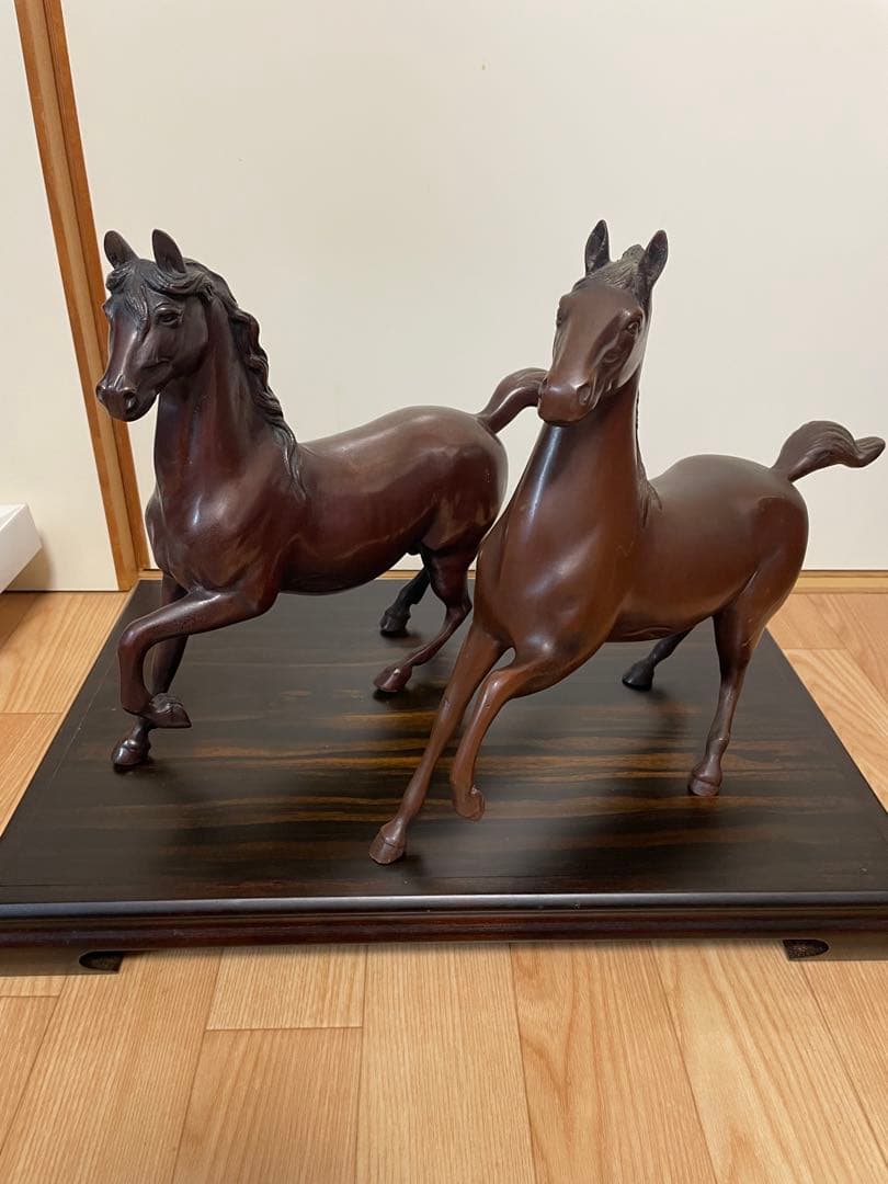 敷台付き　高岡銅器の銅製の馬