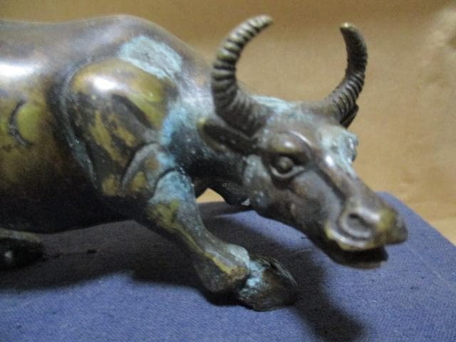中国　北宋　青銅器　鍍金牛　古箱付き　Q95-2