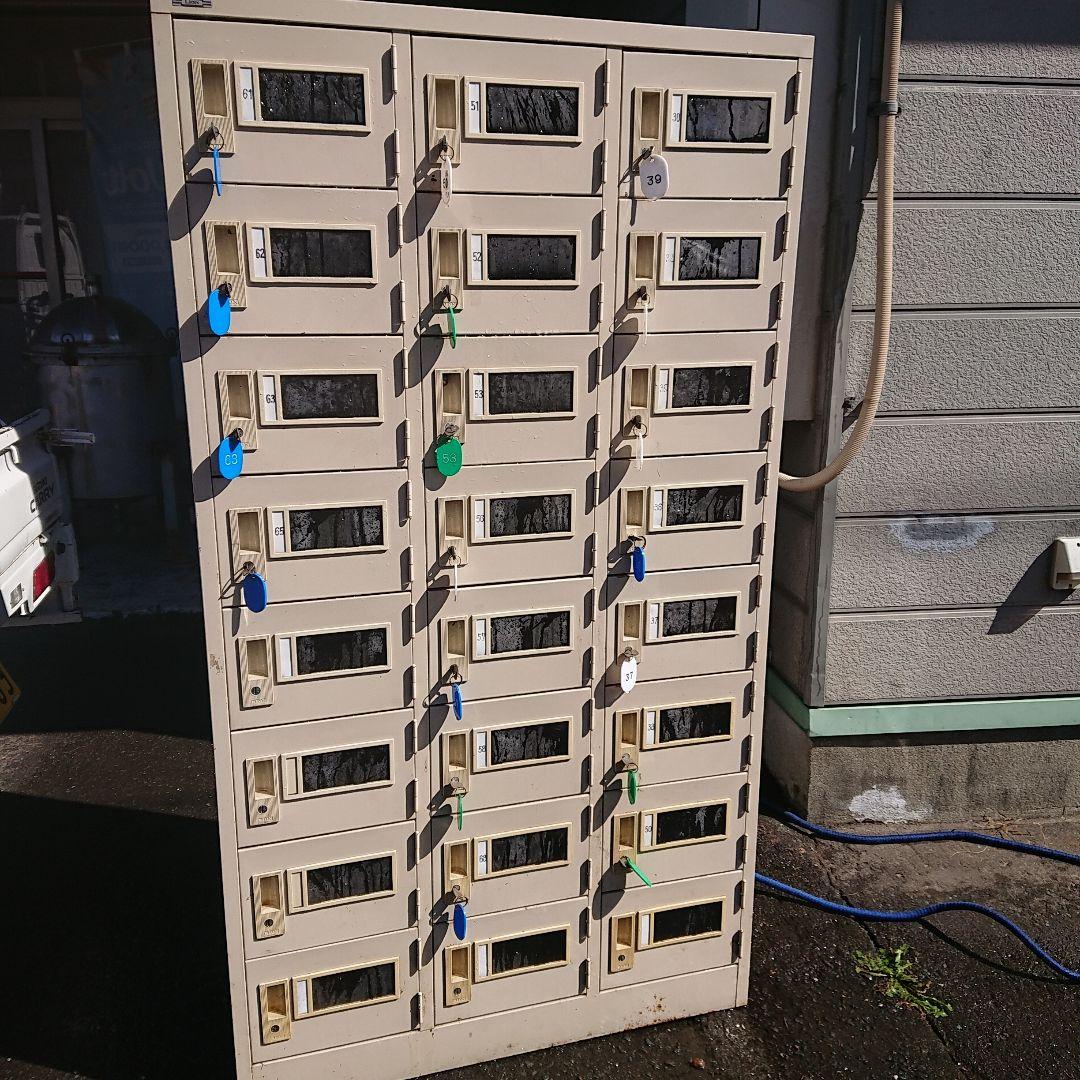 【中古品】・ビジネスチャンス到来・大型オフィスロッカー 16鍵付き ベージュ