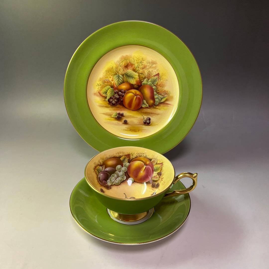 ☆エインズレイ オーチャードゴールド トリプル ティーカップ＆ソーサー