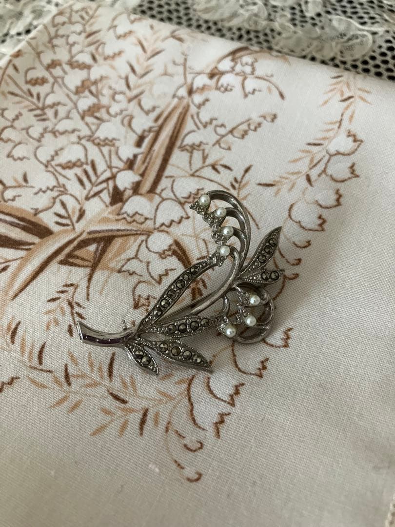 フランスヴィンテージ　スズランのブローチ