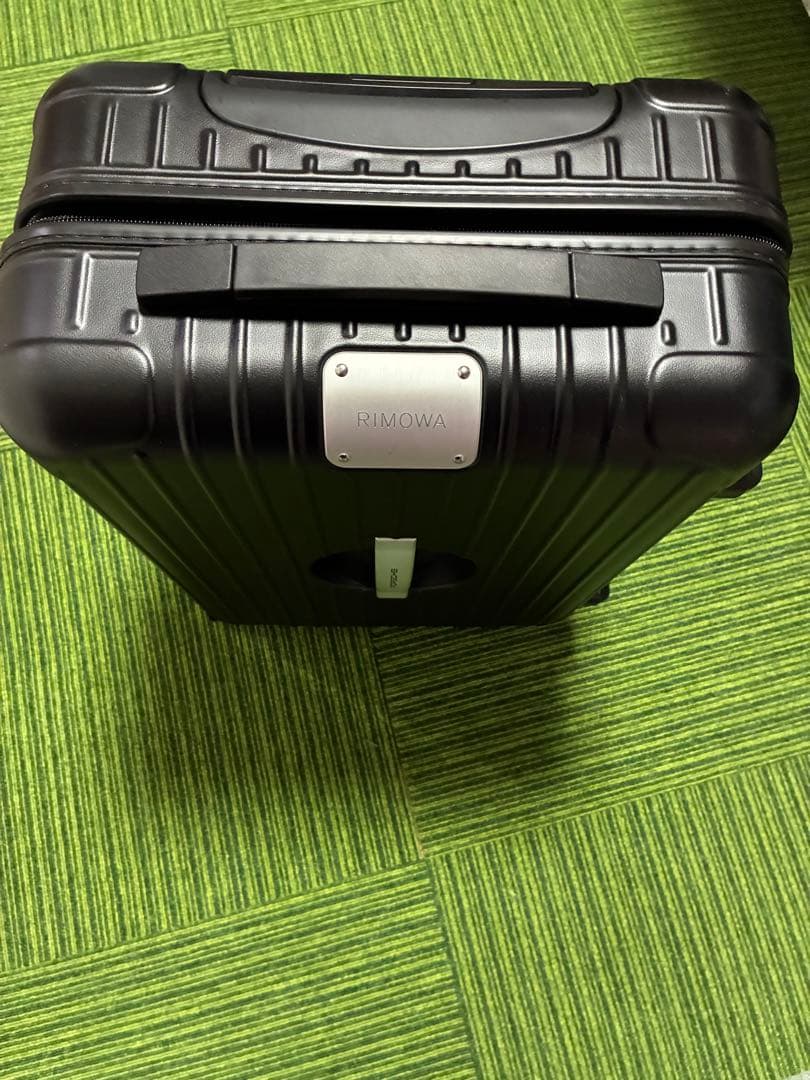 【満点星空様鮮】　リモワ　ポルシェ　スーツケース２つ