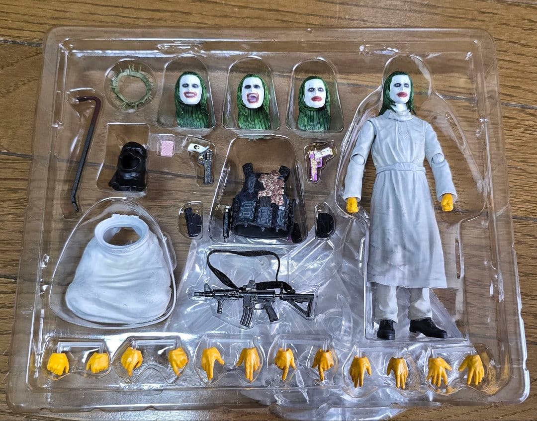 値引不可　MAFEX KNIGHTMARE THE JOKER フィギュア