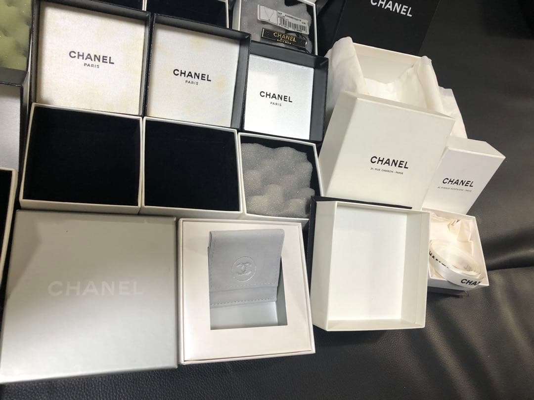 シャネル　アクセサリー用箱　バッグ用箱　ピアス、ネックレス等に