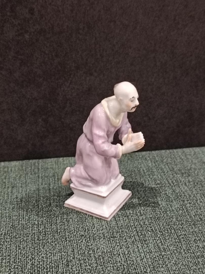 マイセン　紫色 陶器製 人物像