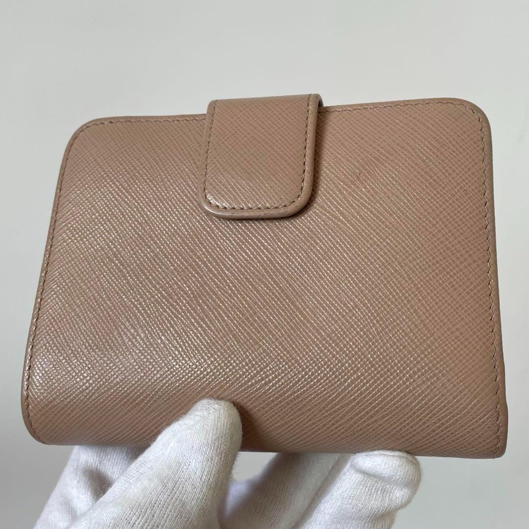 【美品】プラダ 二つ折り財布 サフィアーノレザー ベージュ 1ML018