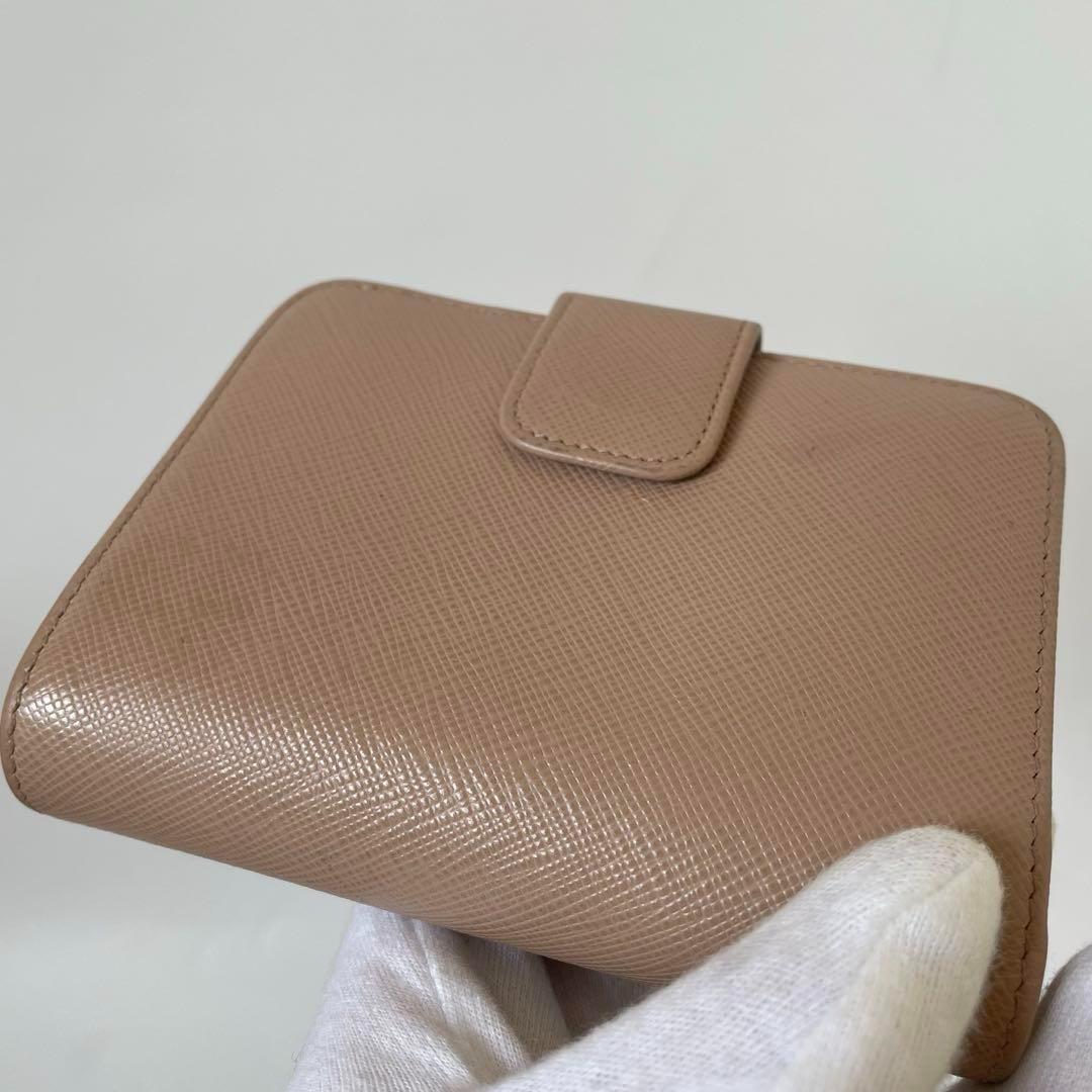 【美品】プラダ 二つ折り財布 サフィアーノレザー ベージュ 1ML018