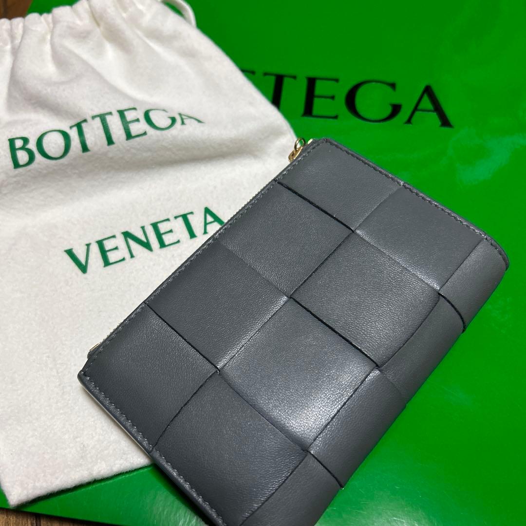 BOTTEGA VENETA カセット　ミディアム　二つ折りウォレット　サンダー