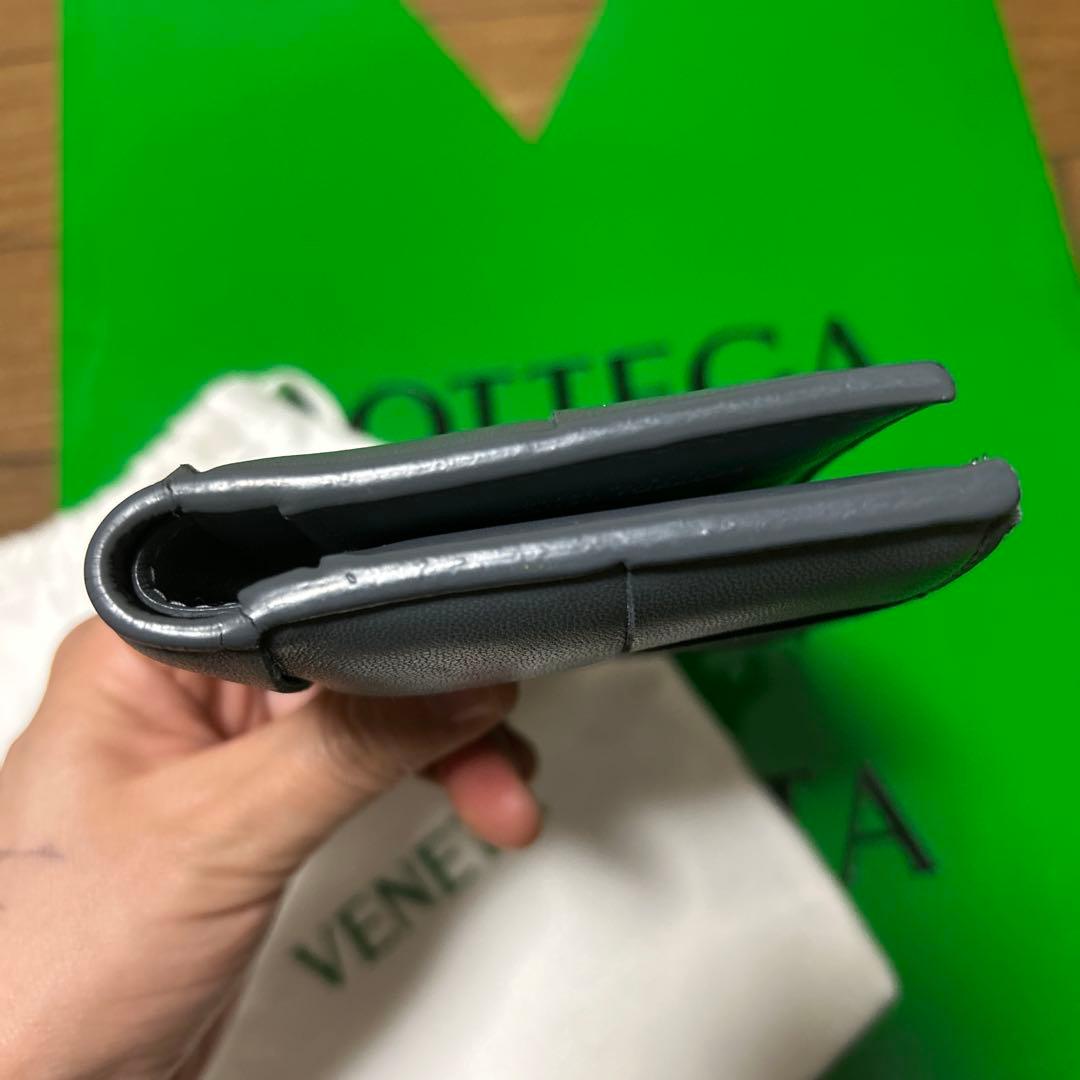 BOTTEGA VENETA カセット　ミディアム　二つ折りウォレット　サンダー
