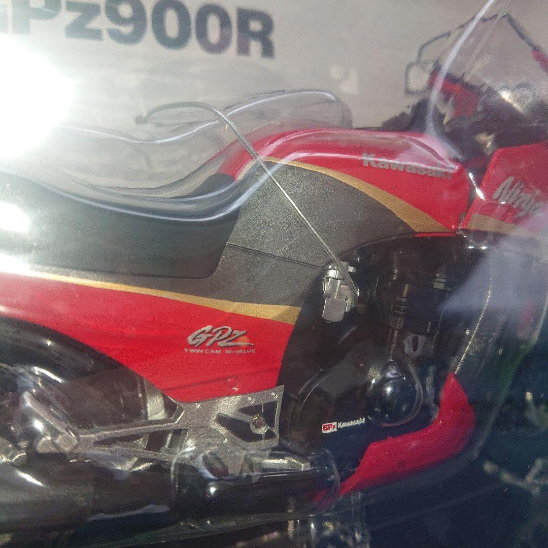 Kawasaki GPz900R 1/12スケールダイキャストバイク　赤/灰