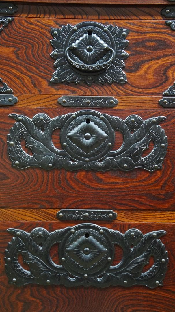 岩屋堂 民芸家具 箪笥 収納 和箪笥 木目 南部鉄 伝統民芸家具 和ダンス