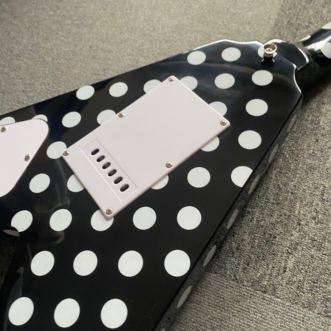 しんノーブランド ランディーローズ フライングV 黒/白 ポルカドット