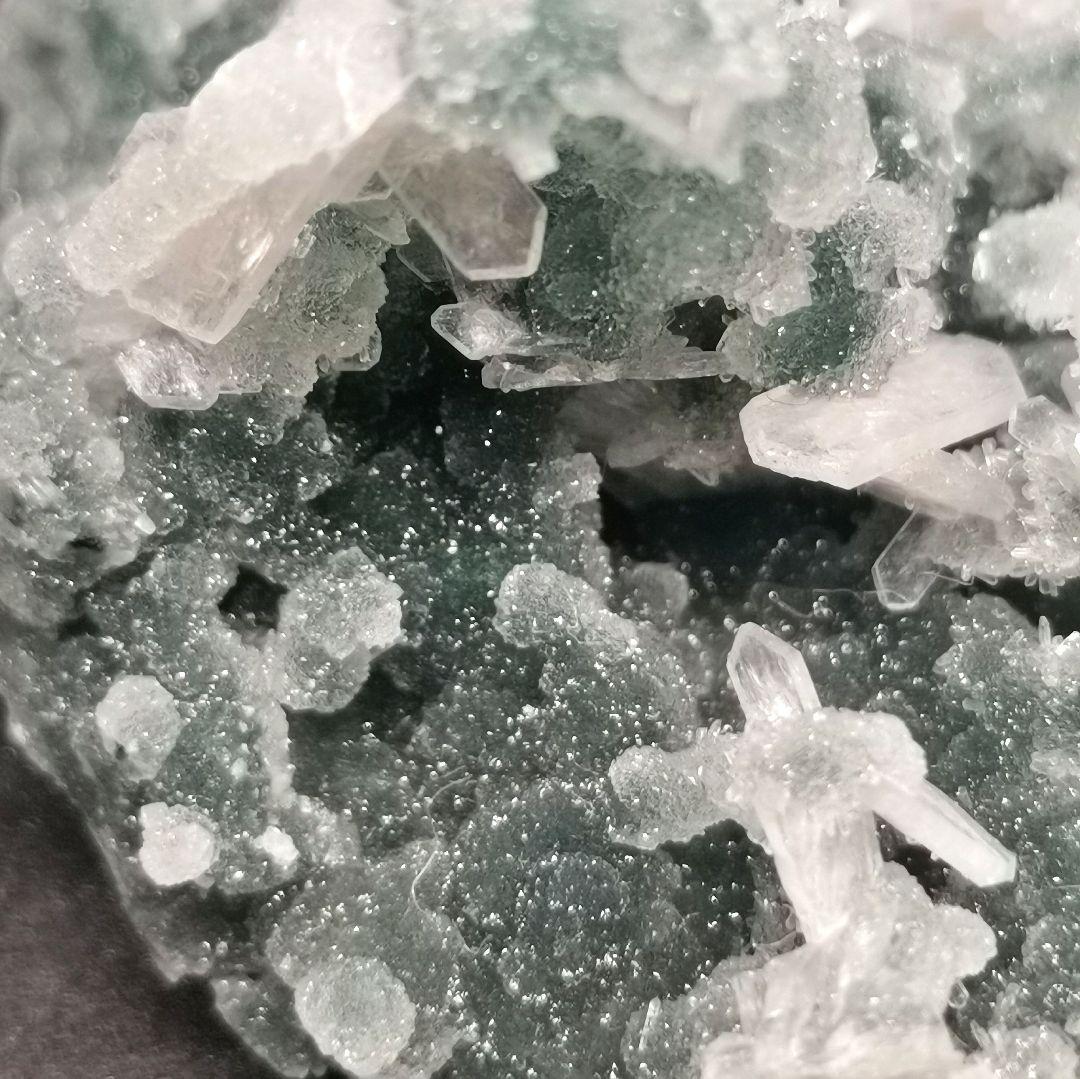 ブラックカルセドニー　ピンクスティルバイト