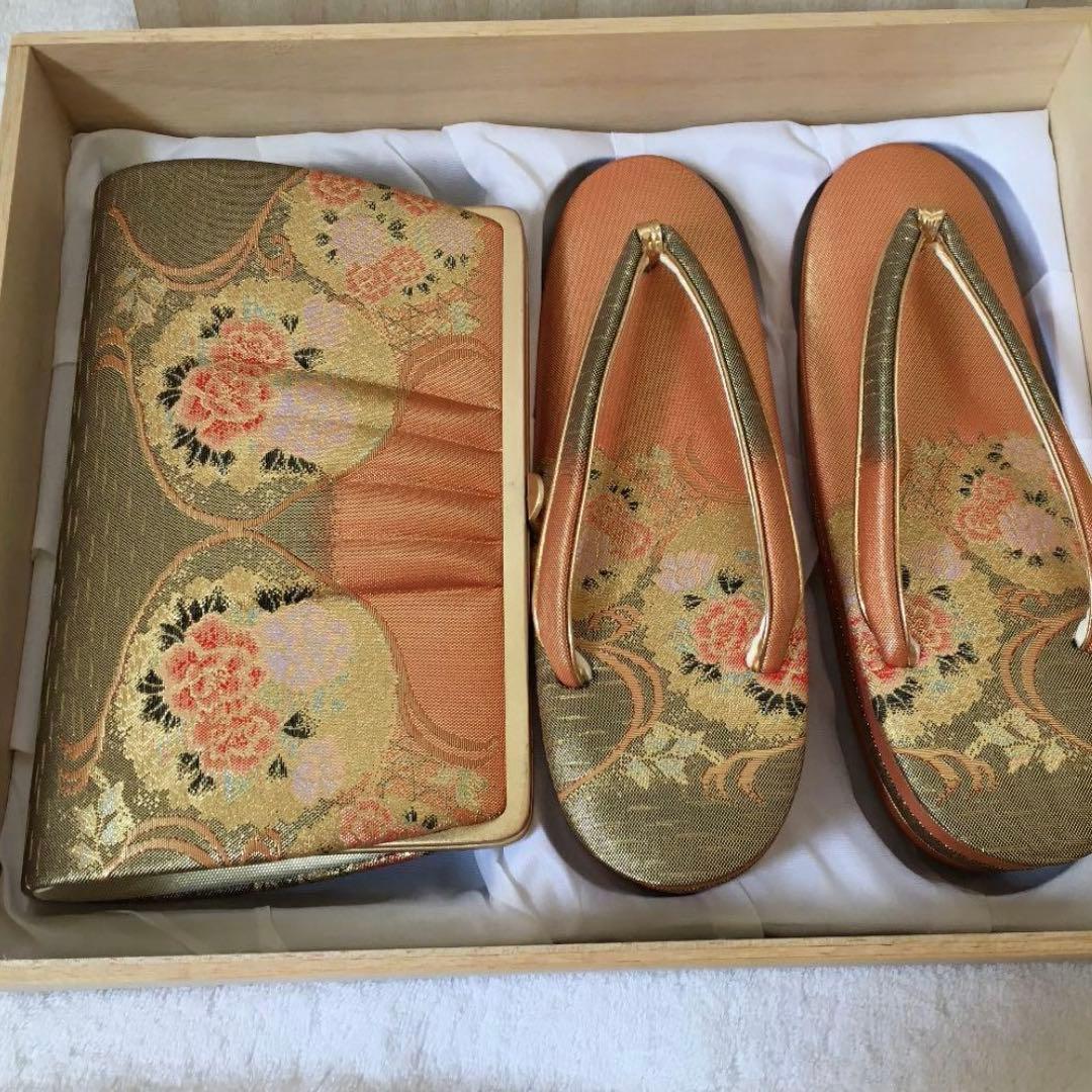 振袖7点フルセット＋草履&バッグ　リユース品　成人式　卒業式　赤　黒　金　モダン