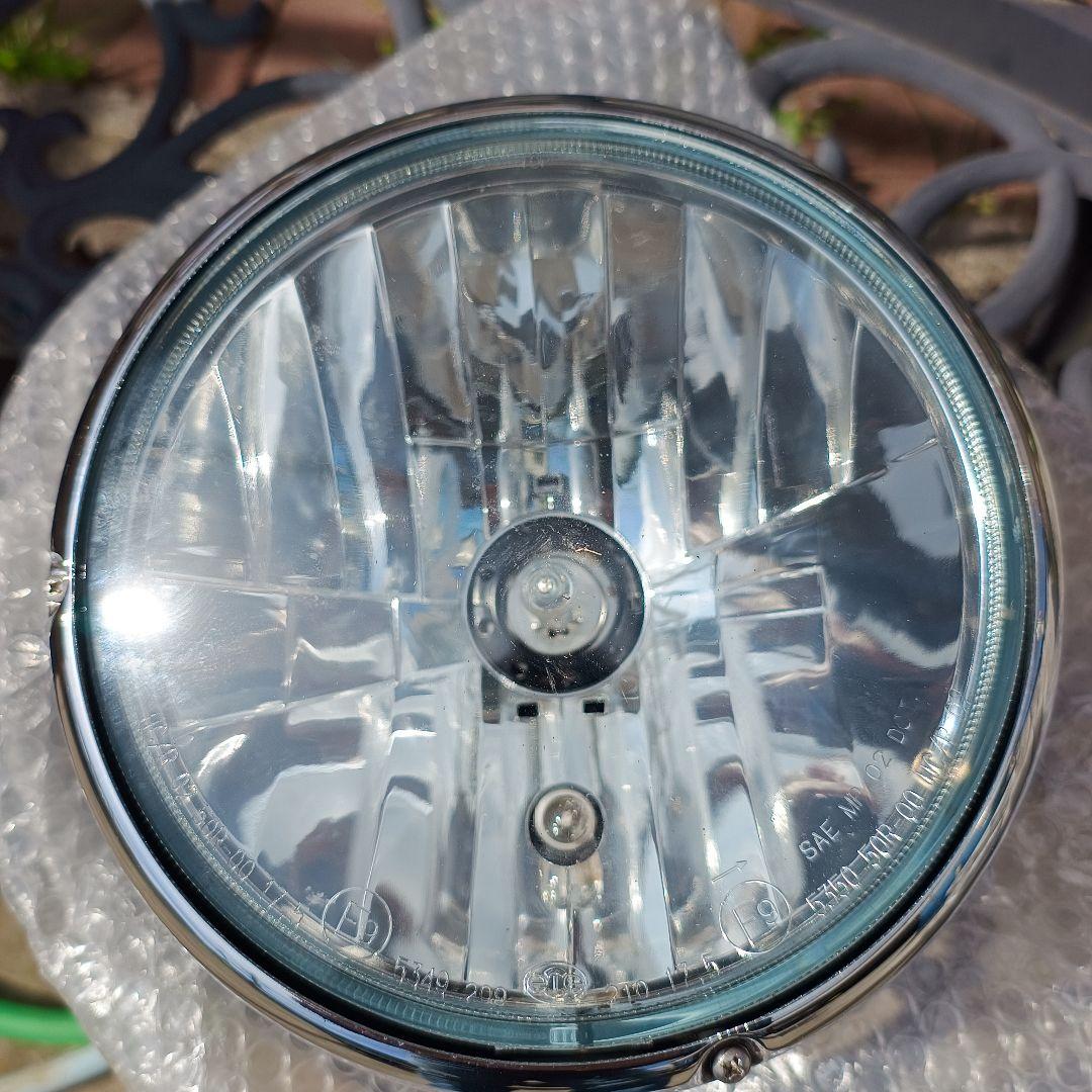 モトグッツィ V7III/V9ボバーのヘッドライト