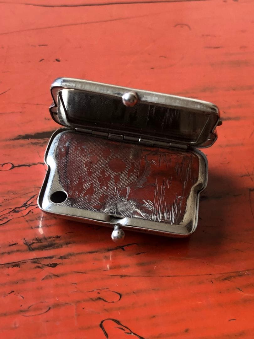 昭和レトロ　がま口形　仁丹ケース　カオール　金属製