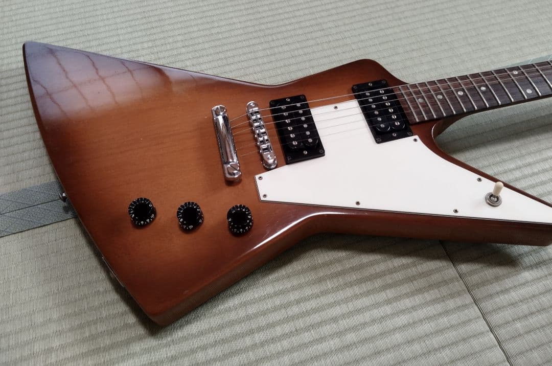 ギブソンエクスプローラー96製Limitid中古です。取りに来れる方のみ。