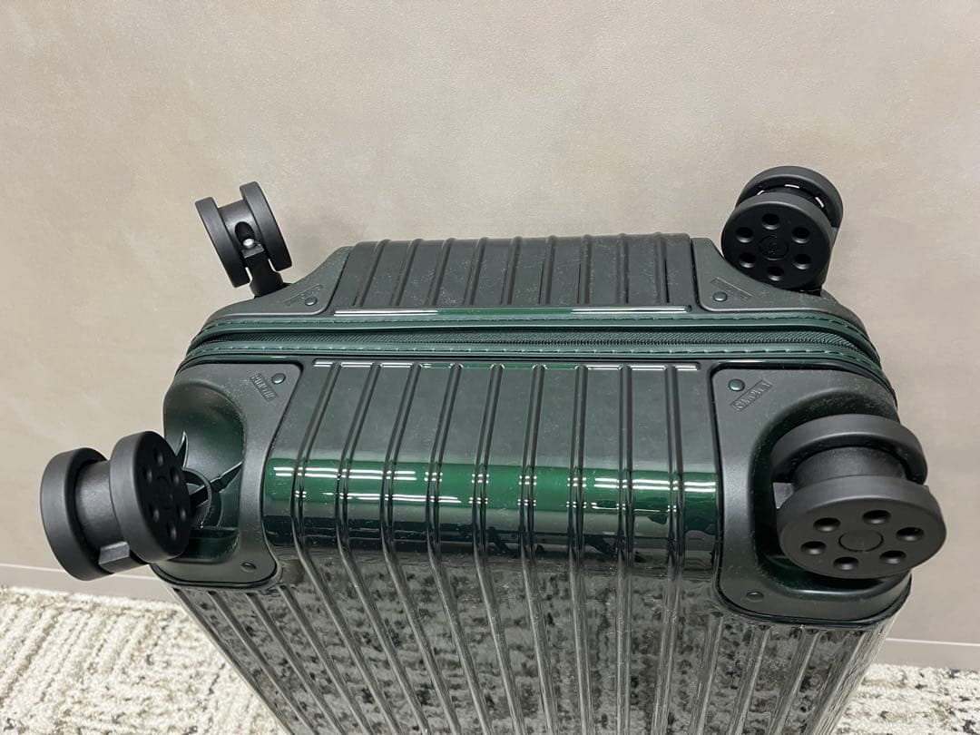 【新品未使用】RIMOWA Essential チェックイン M