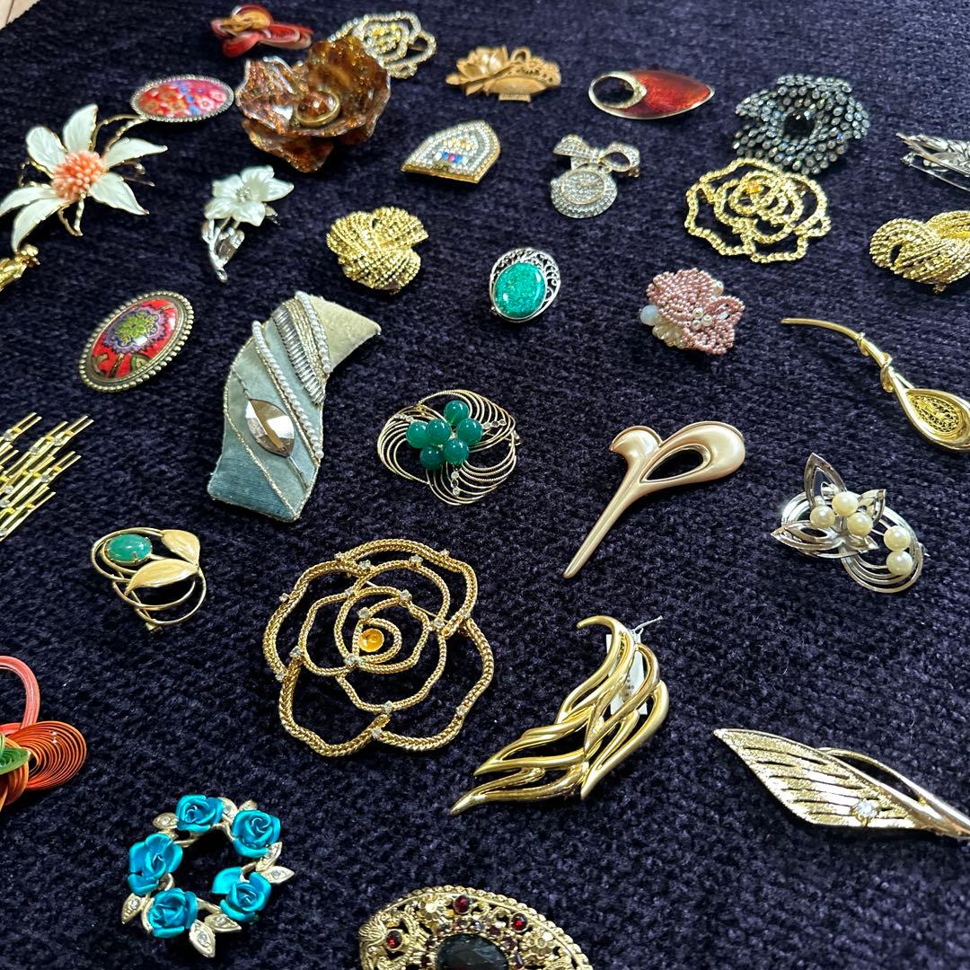 【vintage】ブローチ　200点　大量　まとめ売り