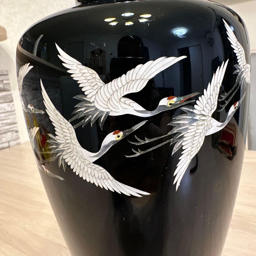 七宝焼、花瓶，金工，金属工芸，黒い鶴の絵柄の花瓶 約28cm