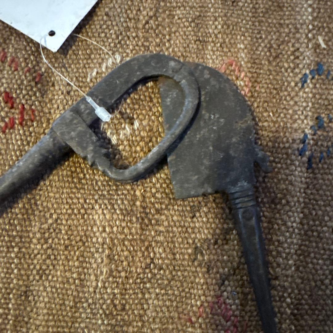 インドアンティーク葉タバコバサミ アイアンＤ