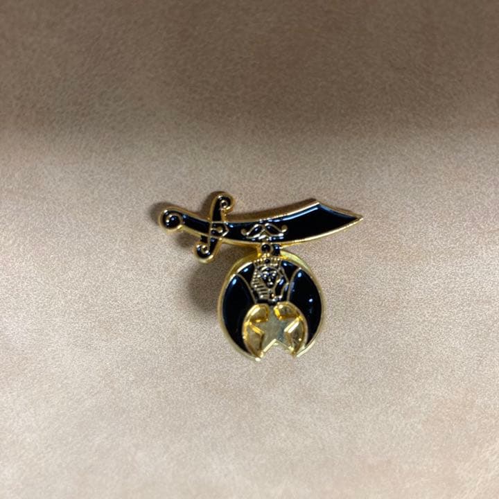 ミスティック・シュラインのピンバッチ