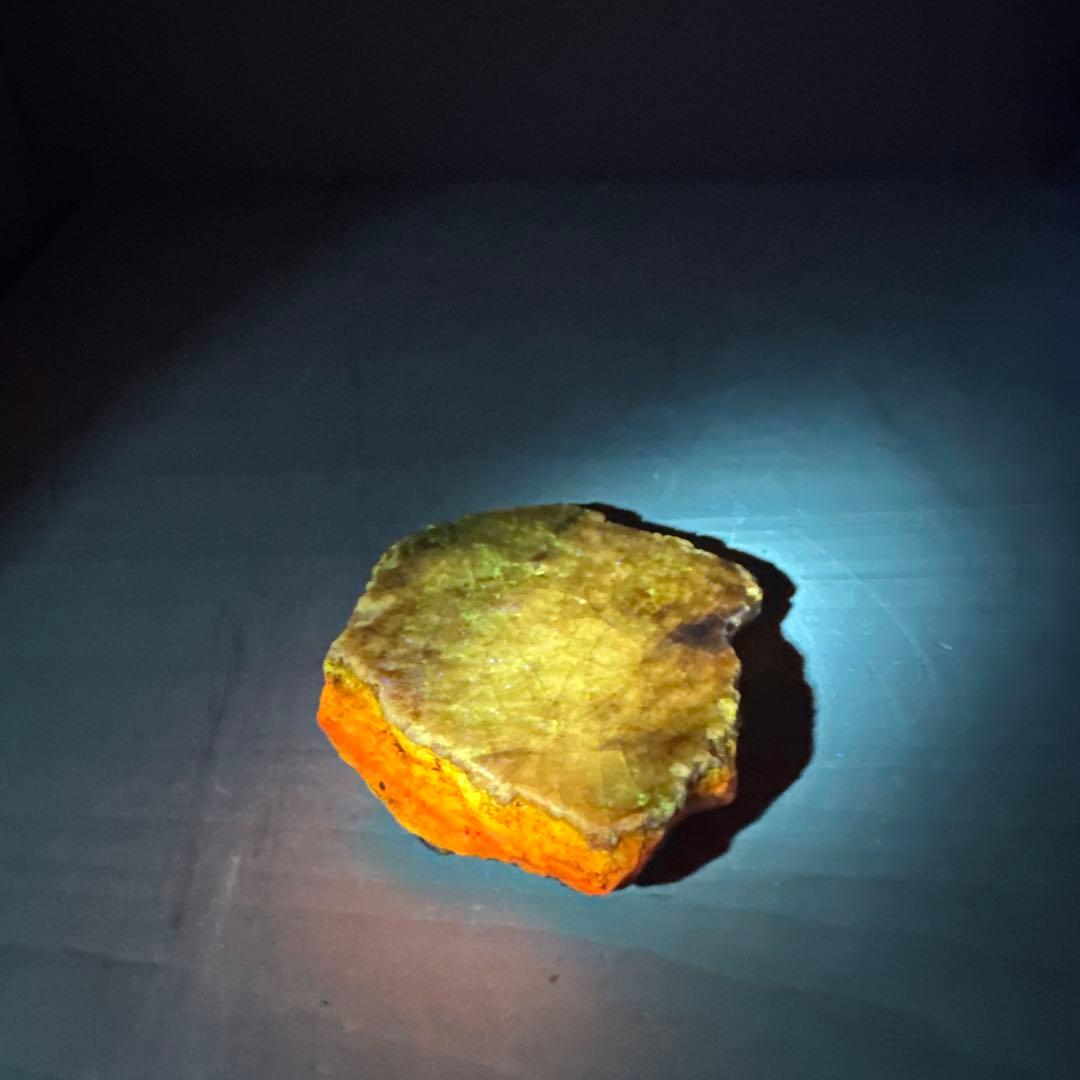 北海道石　然別オパール　蛍光オパール172g