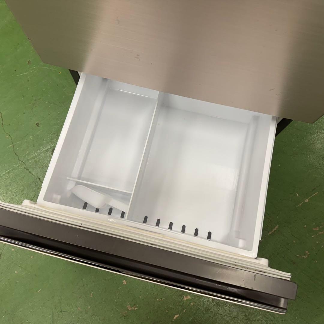 158 大型冷蔵庫　300L強　自動製氷機付　右開き　関東配送　美品　日立