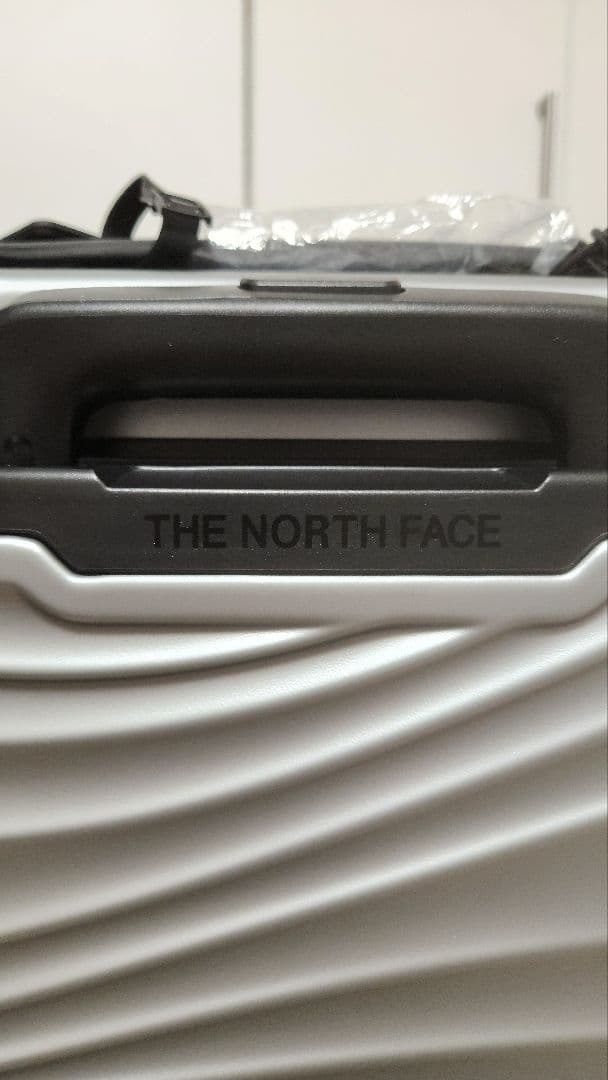 【新品未使用】THE NORTH FACE シルバー スーツケース 24インチ