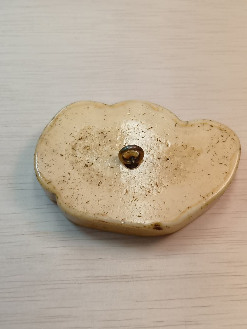 煙草入れ農村図相良刺し夫婦鶏前金具　家紋金工セイウチ牙根付