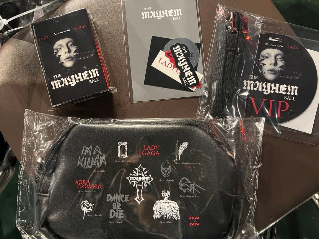 LadyGaga VIP Silver MAYHEM Ball VIP限定グッズ