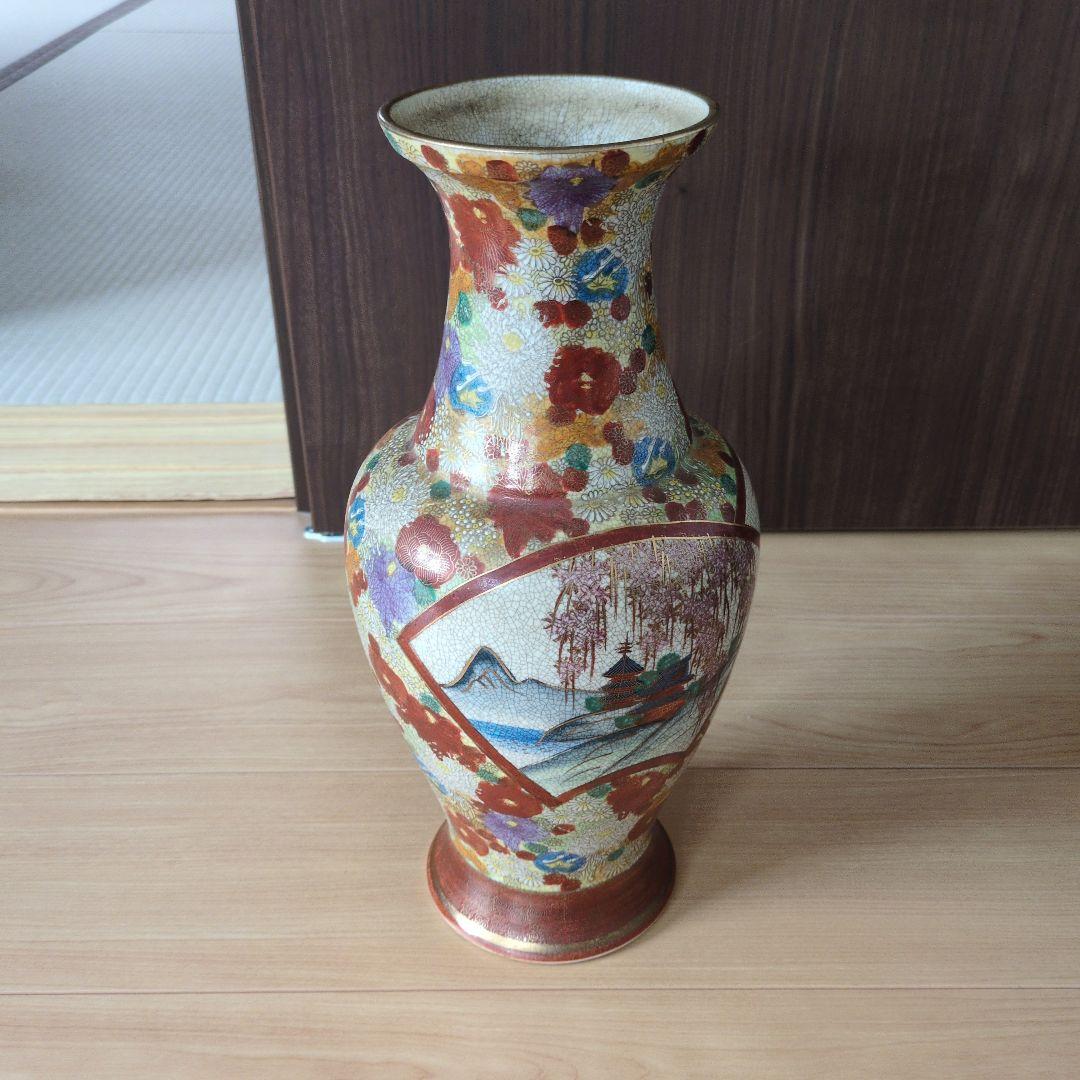 薩摩連山　多色陶器花瓶 山と樹木のデザイン