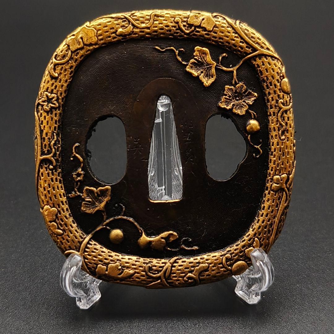 い*ん様 日本刀装具　刀鍔　花の図　銅地　細工　金銀メッキ　刀剣美術　武道具