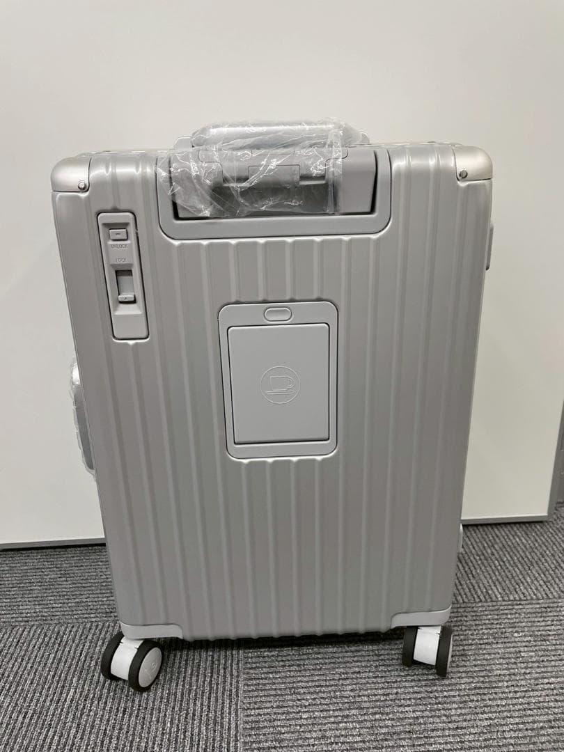 3000円オフ！リベティ多機能キャリーケース【エナメルシルバーSサイズ】71