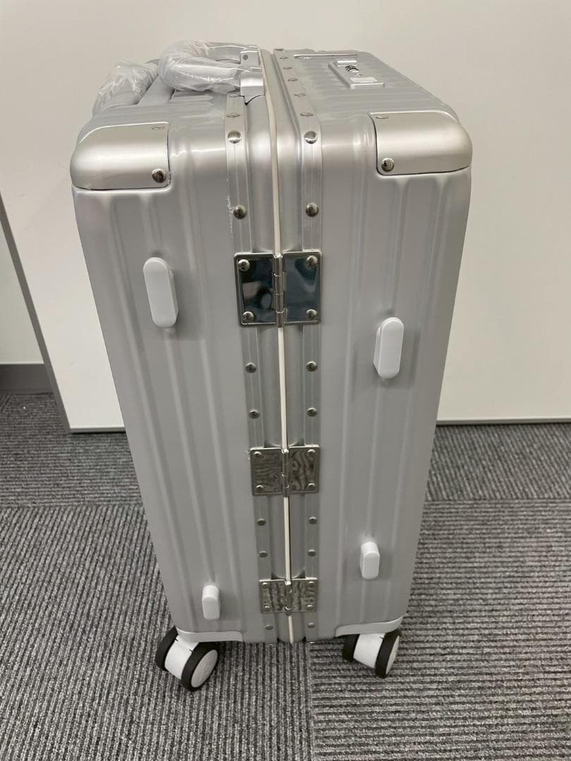 3000円オフ！リベティ多機能キャリーケース【エナメルシルバーSサイズ】71