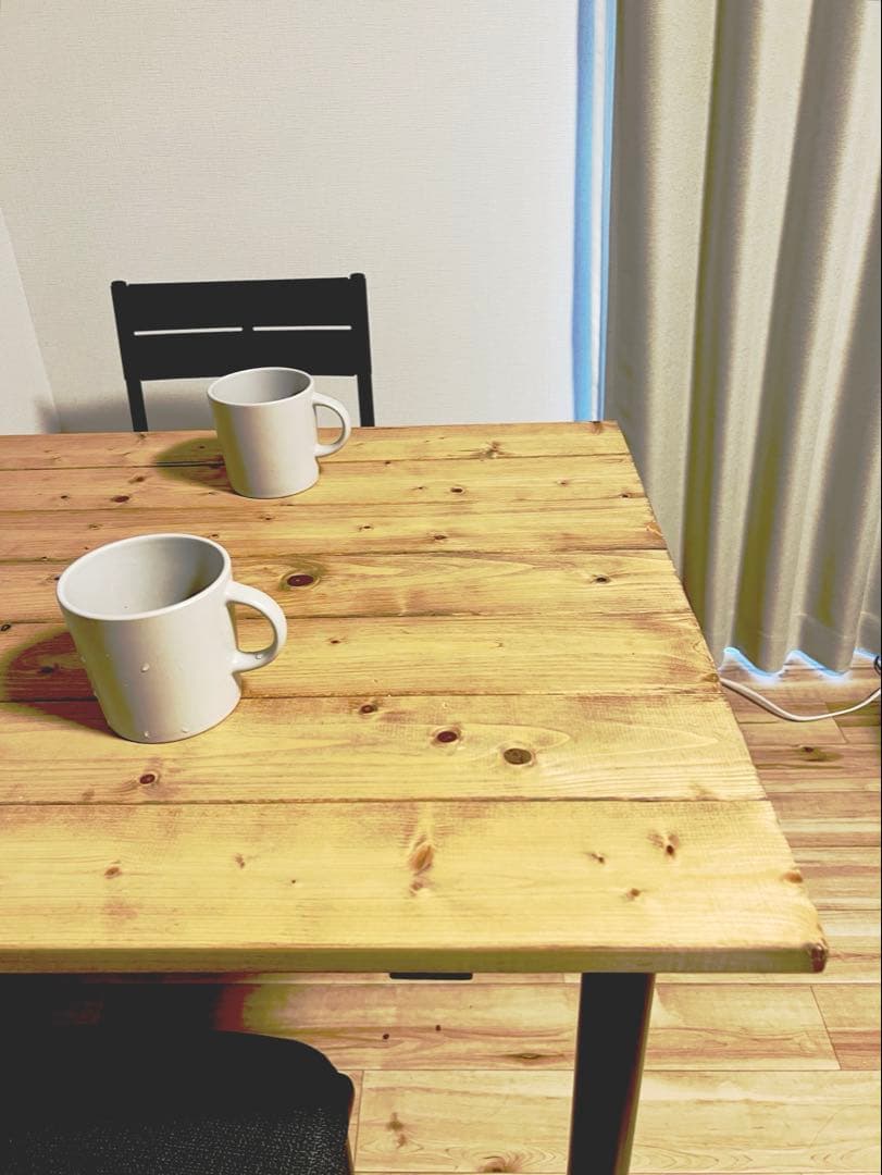 無垢材ダイニングテーブルとIKEAの椅子2脚