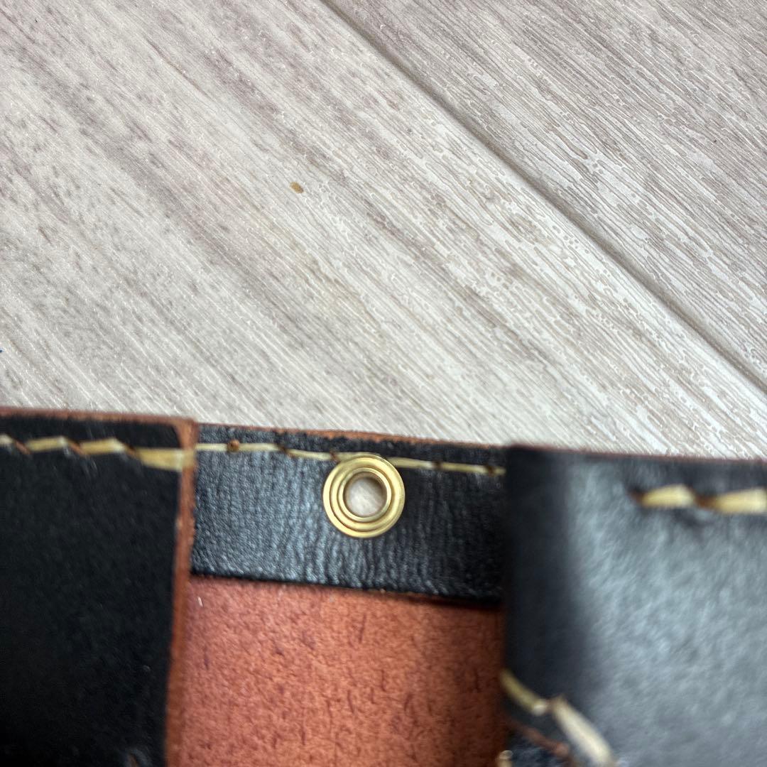 茶芯ブラック　ミドルトラッカーウォレット　真鍮　お札を折らずに収納