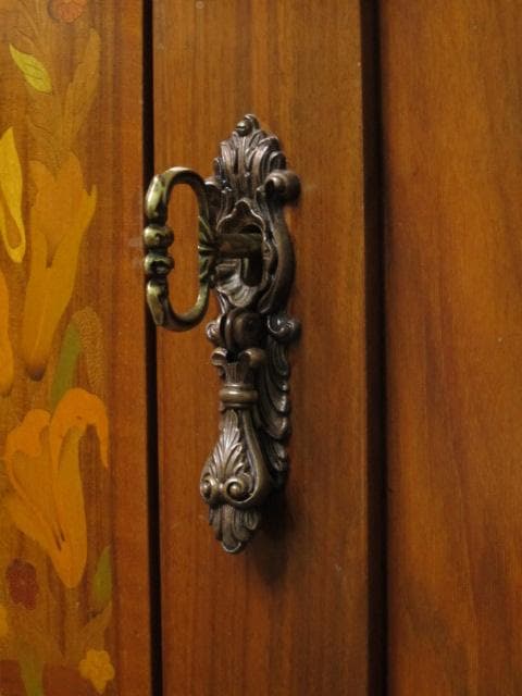 フレンチアンティーク 木象嵌 オルモル装飾 ピアキャビネット 鍵付き