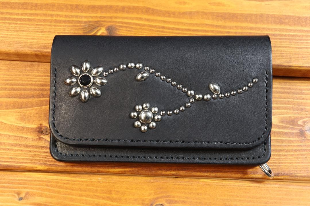 フラワースタッズ　ミドルトラッカーウォレット 　ハトメ小判カン付き